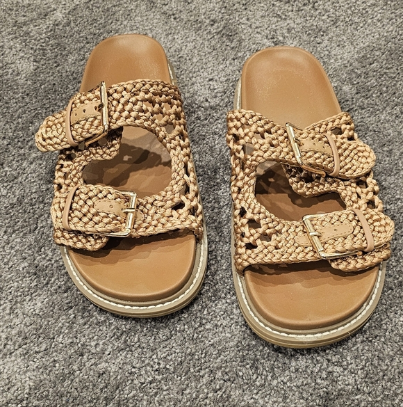 Sandles - Picture 2 of 2